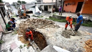 Prefeitura recupera rede de drenagem afetada por tubulação de esgoto no bairro Japiim