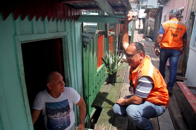 Prefeitura segue com ações de apoio às famílias afetadas por incêndios em Manaus