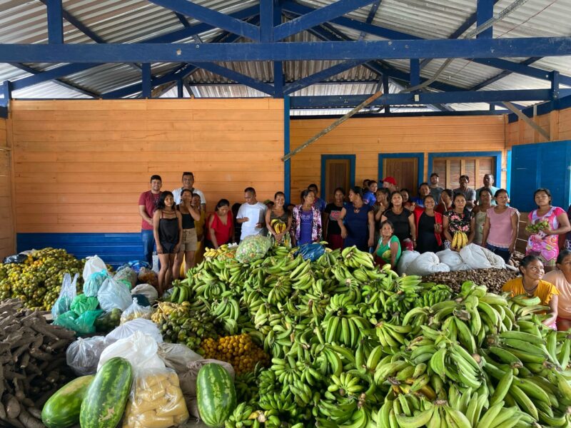 Agricultoras indígenas de Amaturá vendem oito toneladas de alimentos
