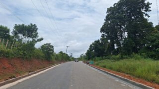 Construção da estrada Coari-Itapeua avança na zona rural de Coari