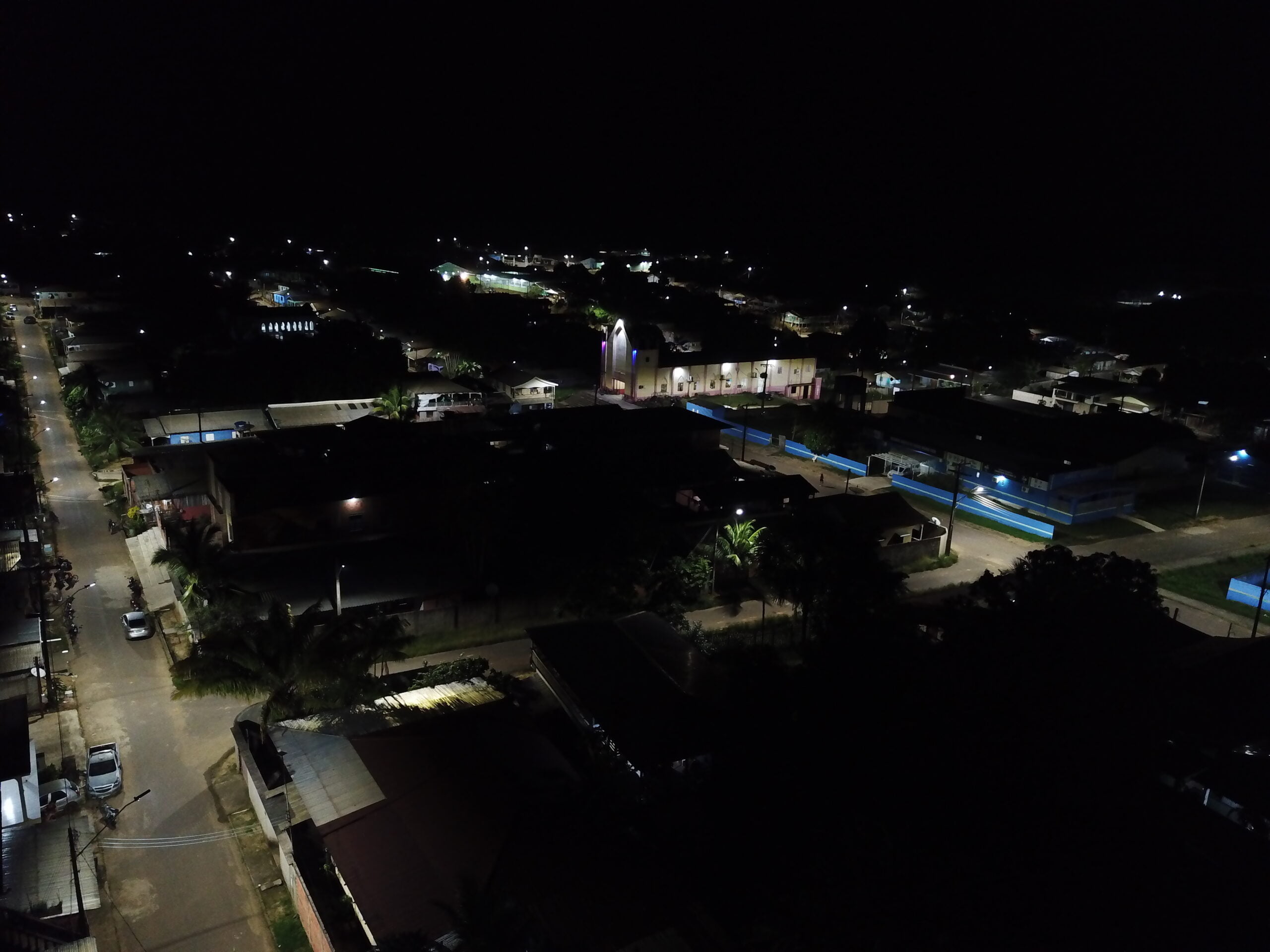 Governo do Amazonas conclui instalação de LED em Pauini e inicia em Canutama