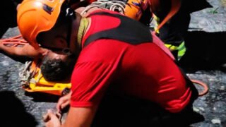 Homem é resgatado após cair de barranco na zona leste de Manaus
