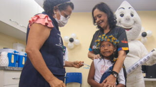 Manaus inicia vacinação contra a dengue