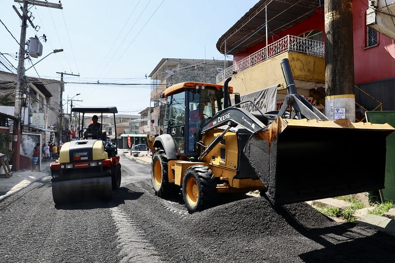 Pacote de obras acaba com alagamentos e restaura pavimento em ruas da zona Oeste