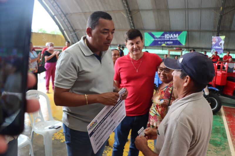 Pescadores artesanais de Urucará recebem R$ 1,1 milhão em crédito rural