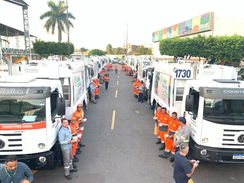 Renovação da frota dos carros coletores de lixo que atuam em todas as zonas da capital (Foto: Divulgação/Semulsp) Prefeitura de Manaus renova frota de carros coletores de lixo com dez novos veículos