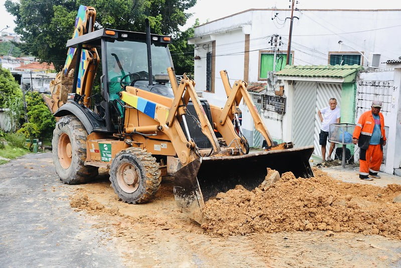 Prefeitura recupera rede de drenagem no bairro Petrópolis