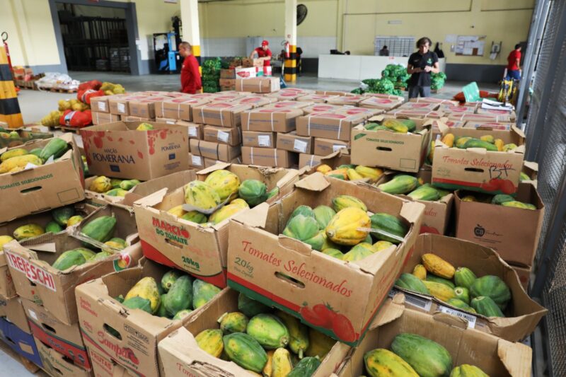 Seduc-AM distribui mais de 600 toneladas de alimentos para início do ano letivo