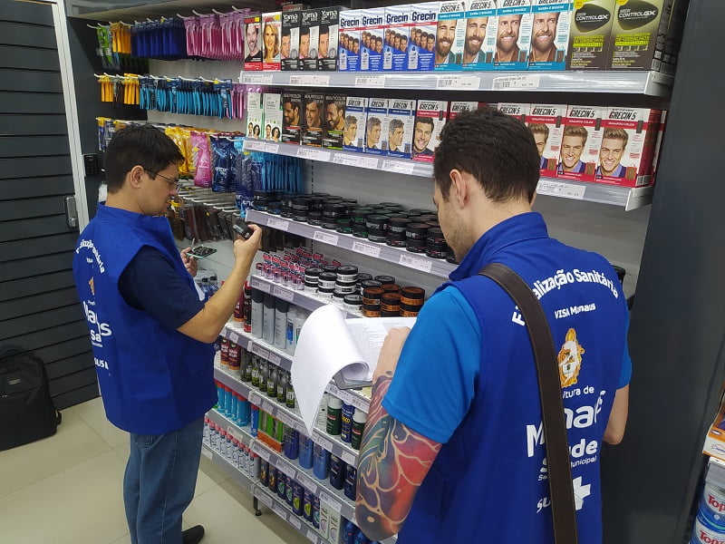 Visa Manaus inspeciona pontos de venda de pomadas modeladoras