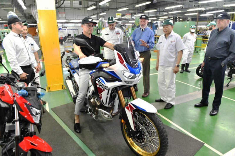 Prefeito, David Almeida visita Moto Honda (Foto: Divulgação/Semcom) ZFM : David Almeida destaca conquistas e desafios do modelo de desenvolvimento