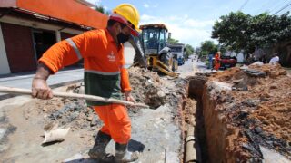 Em Manaus, construções irregulares e ligações clandestinas de esgoto provocam 90% dos rompimentos de galerias