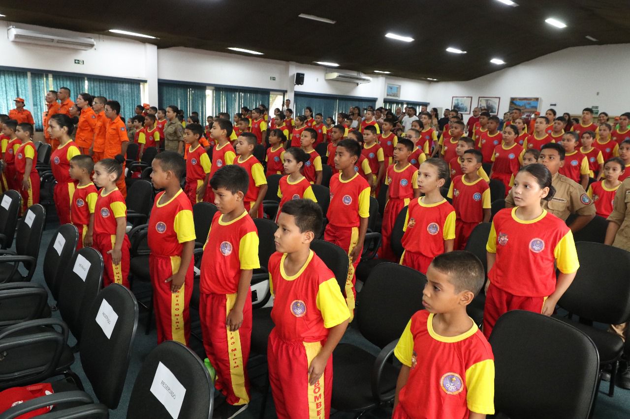 Corpo de Bombeiros inicia aulas do Programa Bombeiro Mirim na capital e no interior