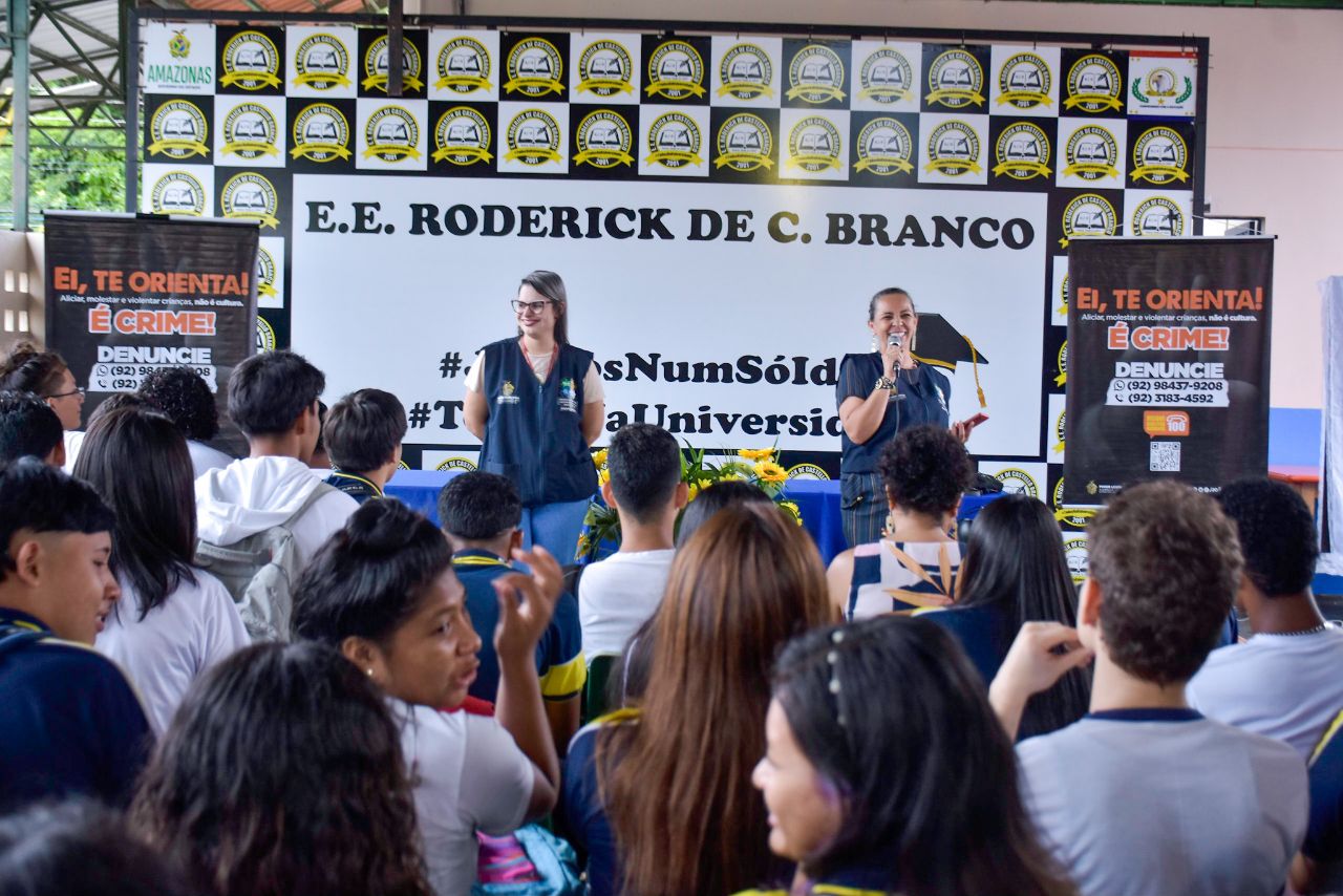 Deputado João Luiz leva palestra do “Ei, Te Orienta” para alunos da Zona Leste de Manaus