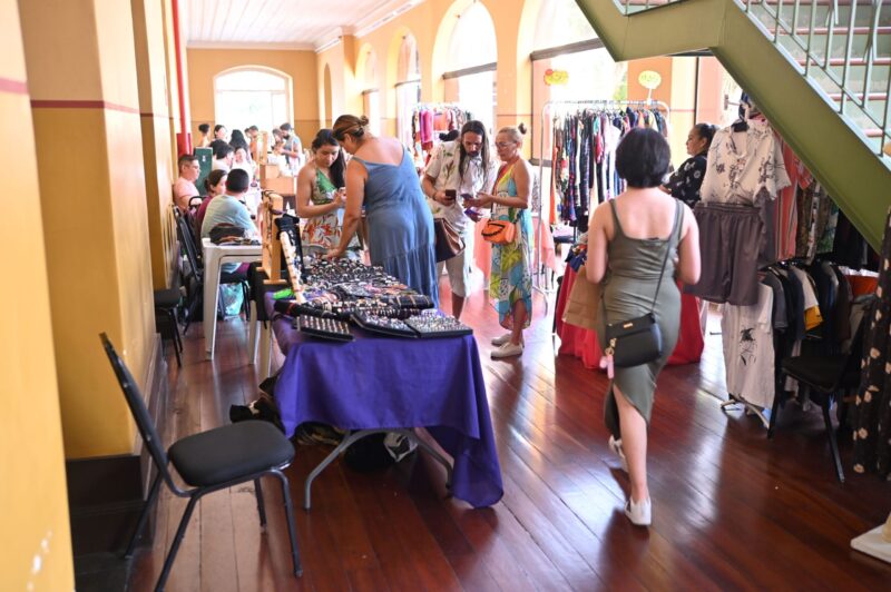 Em Manaus, feira Tupissai reúne produtos de empreendedores LGBTQIAPN+
