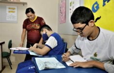 Governo do Amazonas prorroga contrato de professores do PSS