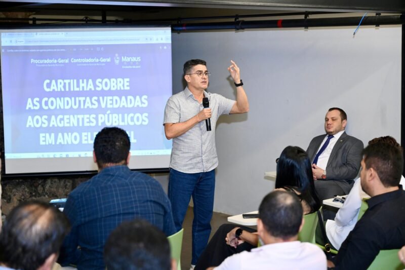 Prefeito de Manaus, David Almeida (Foto: Dhyeizo Lemos/Semcom) PGM e Controladoria-Geral apresentam cartilha orientativa para os agentes públicos em ano eleitoral