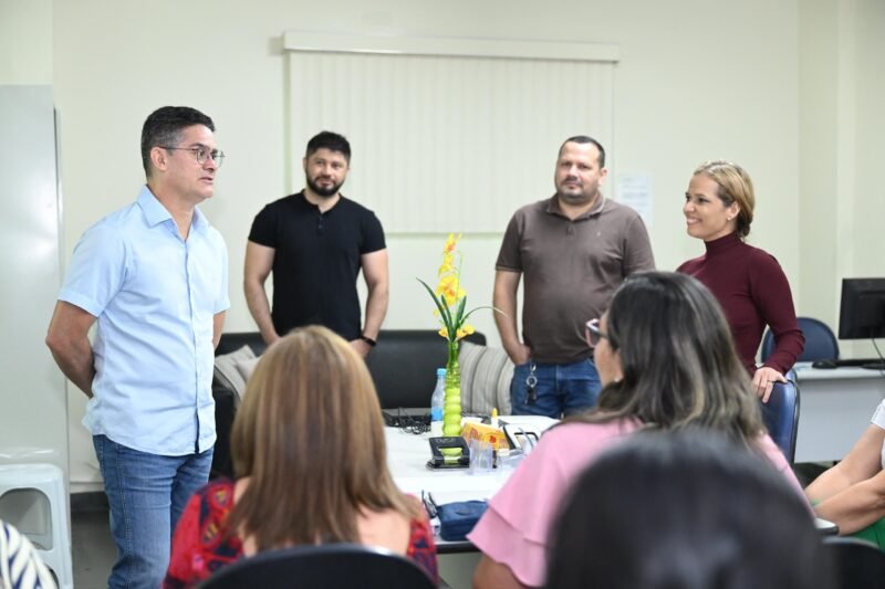 Visita do prefeito, David Almeida à Sede da Visa Manaus (Foto: Divulgação/Semcom) Prefeito reúne com servidores para aplicação do projeto-piloto de SGQ na Visa Manaus