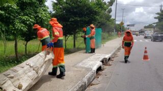 Prefeitura de Manaus realiza ação de limpeza no bairro Colina do Aleixo