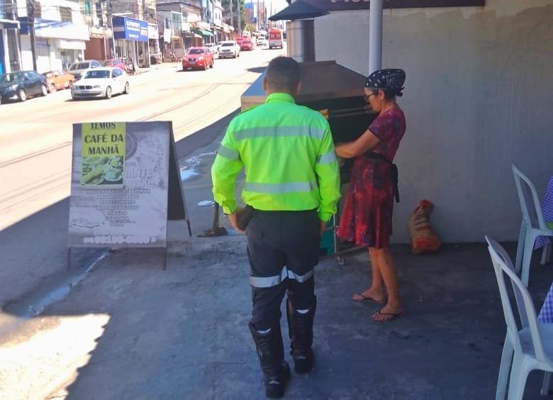 Agente de trânsito (Foto: Divulgação/IMMU) Prefeitura de Manaus realiza operação ‘Calçada Livre’