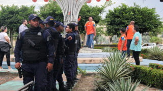 Prefeitura impede vandalismo na bola das Letras após relatos de dinheiro escondido