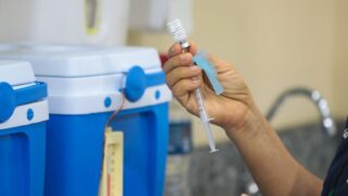 Prefeitura oferta vacina contra dengue em oito unidades de saúde neste sábado (2)