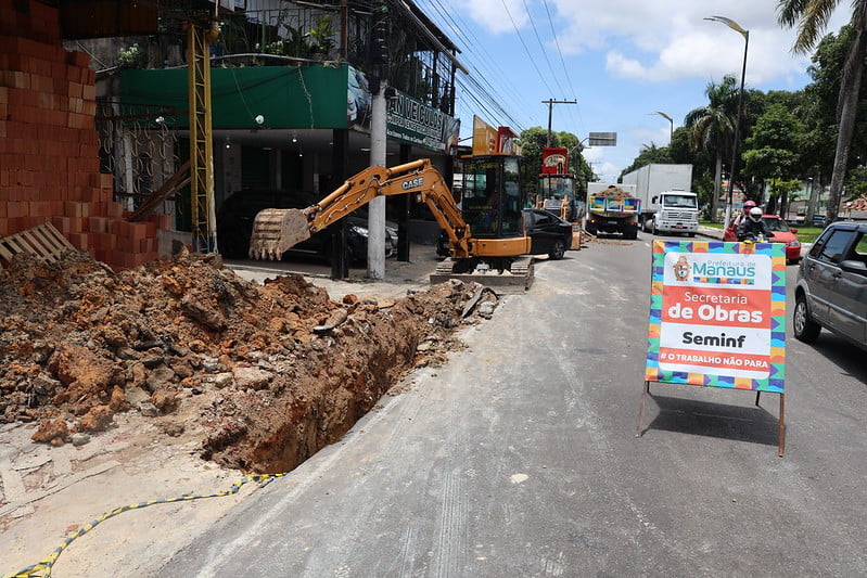 Prefeitura realiza obras de manutenção em redes de drenagem na Zona Leste