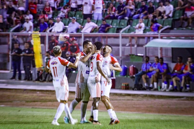 Comemoração do gol diante da torcida alvirrubra (Foto: Thiago Lemos/PSEC) Princesa do Solimões quebra tabu e bate RPE Parintins no Barezão