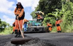 'Asfalta Manaus' da prefeitura aplica 400 toneladas em via do conjunto Boas Novas