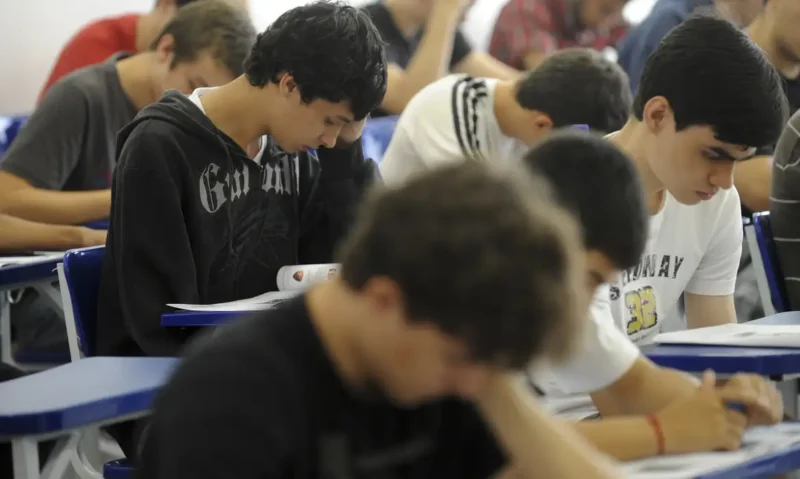 Estudantes (Foto: Wilson Dias/Agência Brasil) Convocação de lista de espera do Fies é prorrogada até 17 de maio