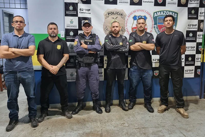 Equipe de investigação da 62ª DIP (Foto: Divulgação/PC-AM) Em Canutama, dois homens são presos por roubo de mantimentos
