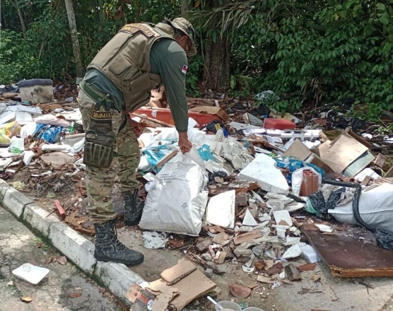 Descarte irregular de resíduos (Foto: Divulgação/Semmasclima) Empresa é multada por descarte irregular de resíduos em Manaus