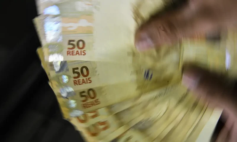 O salário mínimo em 2025 será de R$ 1.502 (Foto: Marcello Casal Jr/Agência Brasil) Governo propõe salário mínimo de R$ 1.502 em 2025