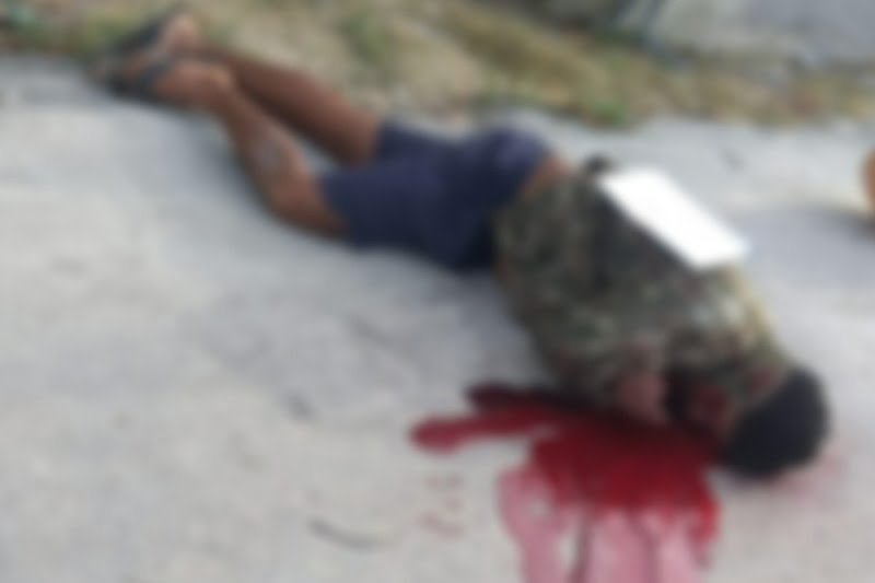 Homem é alvejado com múltiplos tiros em Manaus; bilhete foi deixado pelo assassino