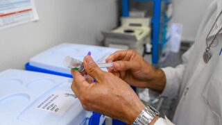 Manaus passa a ofertar vacinação contra HPV em dose única para jovens de 9 a 14 anos