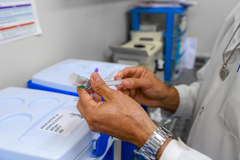 Manaus passa a ofertar vacinação contra HPV em dose única para jovens de 9 a 14 anos