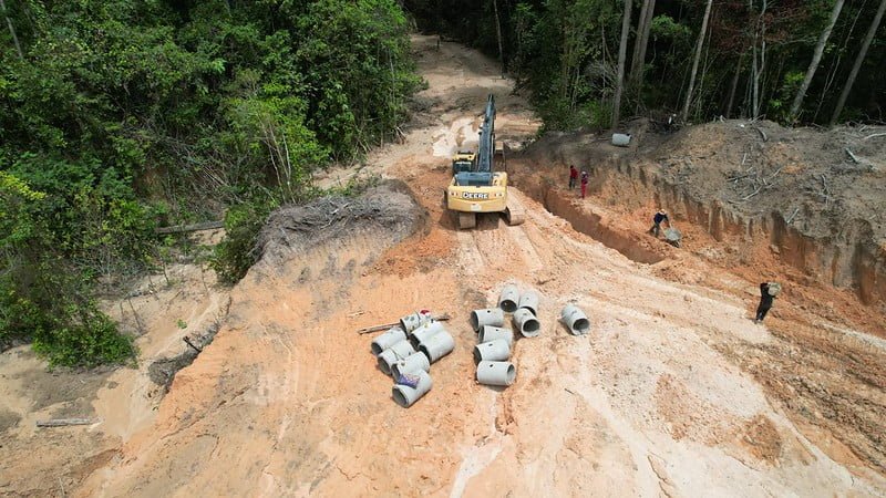 Obra para conter erosão na rua Hibisco chega à fase final em Manaus