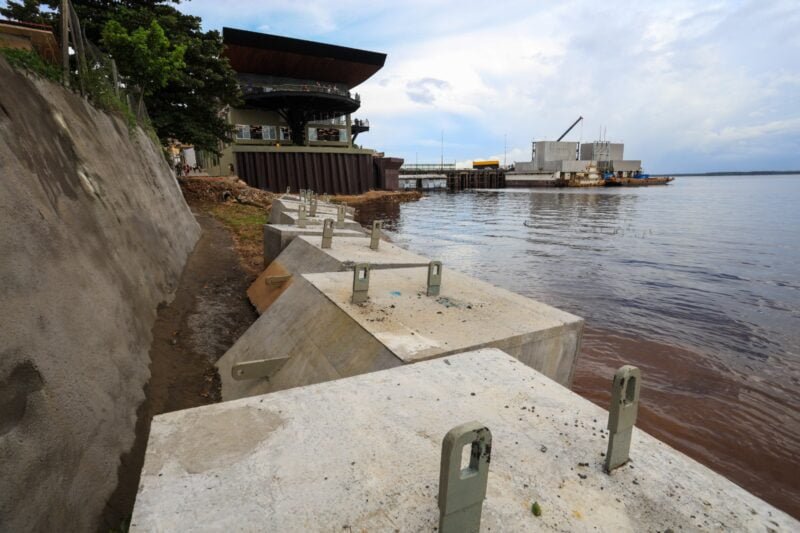 Estruturas do píer turístico das primeiras obras do “Nosso Centro” (Foto: Divulgação/Semcom) Píer turístico chega a 92% de conclusão e poitas são transportadas para o mirante Lúcia Almeida