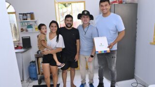 David Almeida entrega mais dez moradias reformadas pelo programa ‘Casa Manauara’