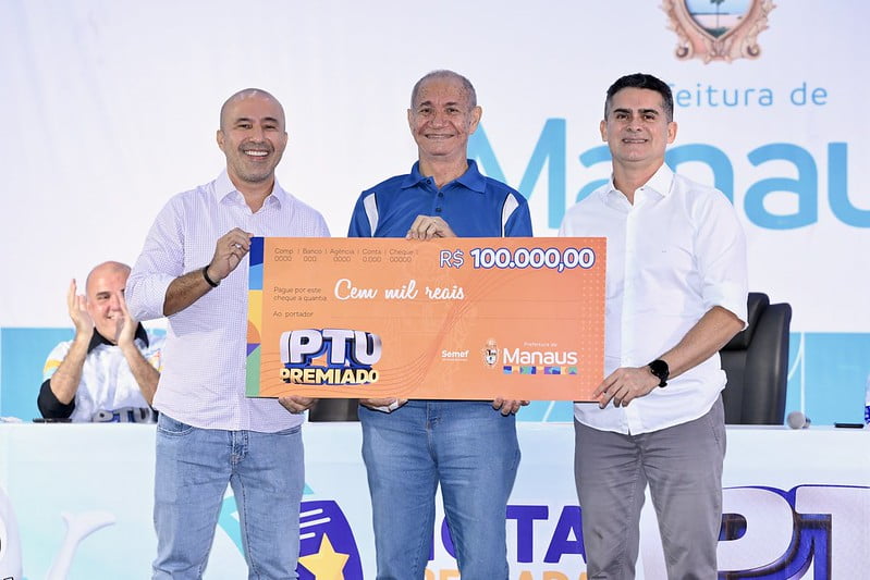 Prefeito entrega R$ 770 mil aos contemplados do primeiro sorteio do ‘IPTU Premiado’