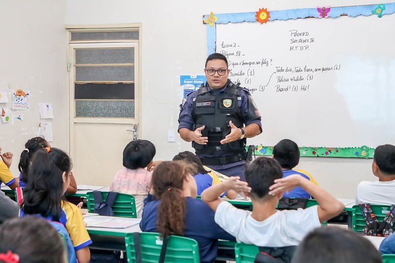 Palestrante do Proerd, 1º sargento Alvez Júnior (Foto: Eliton Santos/Semed) Prefeitura e Proerd se unem para promover conscientização e prevenção ao uso de drogas