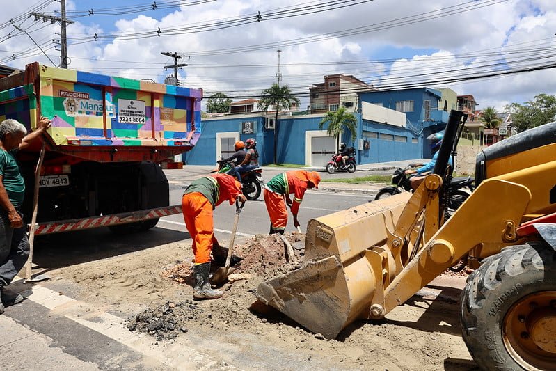 Prefeitura recupera 15 metros de rede de drenagem na avenida Torquato Tapajós