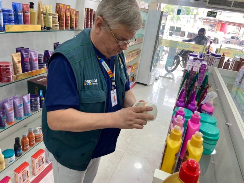 Fiscalização nas drogarias da cidade, em alusão ao Dia Mundial da Saúde (Foto: Procon Manaus ) Procon Manaus fiscaliza drogarias em alusão ao Dia Mundial da Saúde