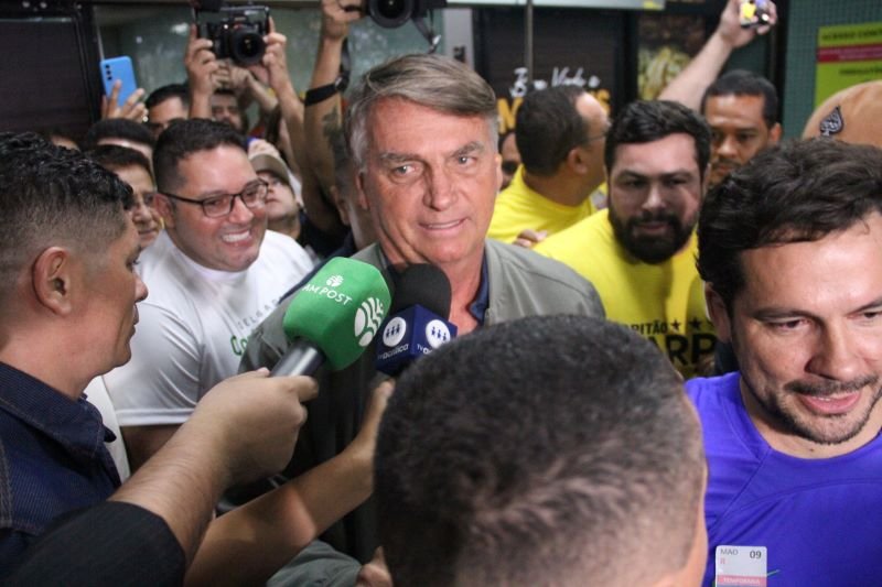 Bolsonaro chega em Manaus para agenda partidária