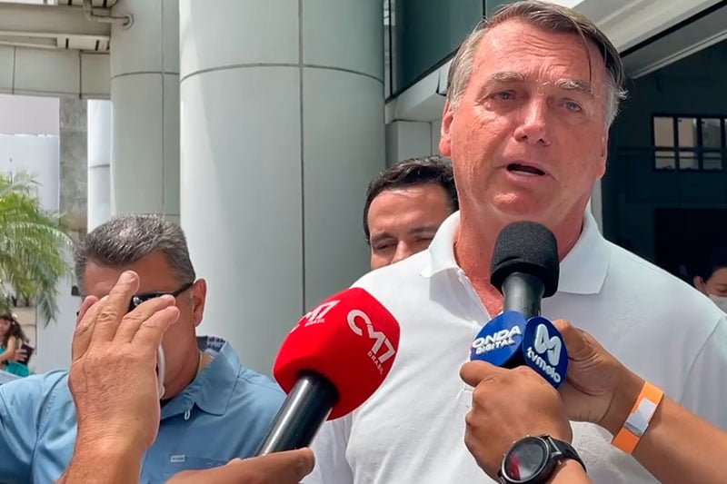 Ex-presidente Bolsonaro é internado às pressas em Manaus