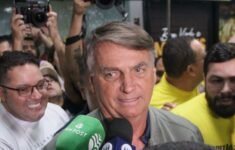 Bolsonaro é alvo de operação e usará tornozeleira