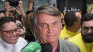Bolsonaro é alvo de operação e usará tornozeleira