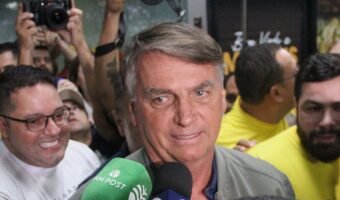 Bolsonaro é alvo de operação e usará tornozeleira