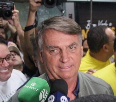 Bolsonaro é alvo de operação e usará tornozeleira