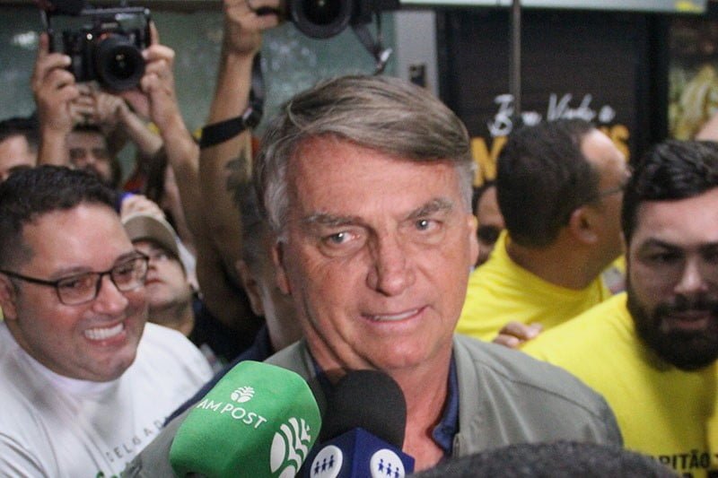 Bolsonaro é alvo de operação e usará tornozeleira