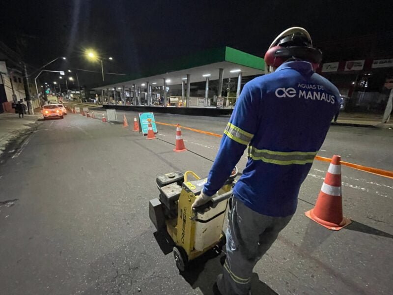 Com 70% de obra já executada, implantação de sistema de esgoto na Av. Constantino Nery avança para novos trechos